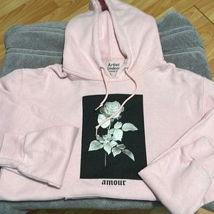 Artist Union clothing. Size S in men. Black and baby pink colors.